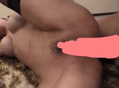 朝からパックリ開脚、スケベな穴に肉棒挿入どっちの穴だと思います？