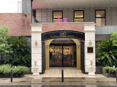 何を揉めるやら