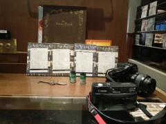 トイレ入る時つい持って行っちゃうもの