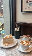 知り合いのカフェ