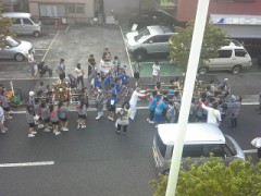 秋祭りと 子供たちの元気な声と 減点パパ