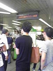 ボディタッチは普通では？ 場所によるかな？