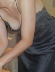 谷間が ヤバイ (;゜゜)