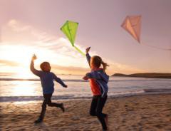 凧 土間で踏みつけて――