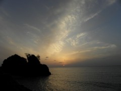 水平線に沈む夕日