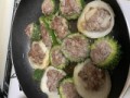 今日は先日のゴーヤチャンプルの残りでゴーヤ肉詰