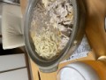 今日は、坦々麺のスープを使って坦々鍋で