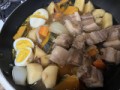 今日は豚の角煮と野菜の煮物を炊飯器で作って