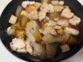 今日は鶏胸肉[肉]と野菜の煮物を作って
