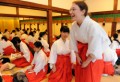 巫女に？