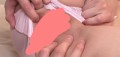 パンティずらされて、パイパンマ○コ拡げられてます