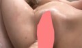 ぱっくり開脚して、パイパンマ○コにディルド挿入️