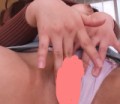パンティずらしてパイパン見せ